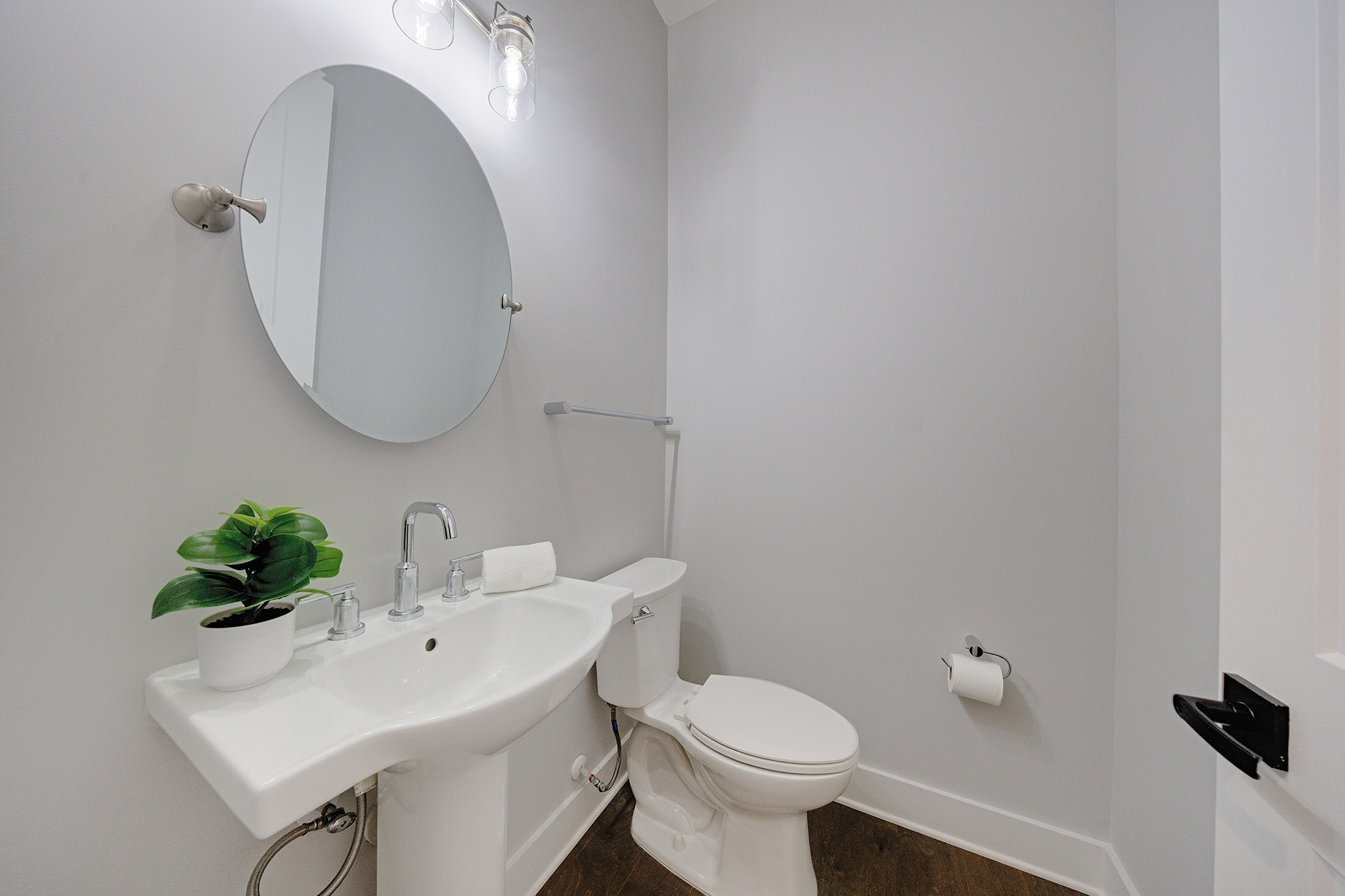 Sophisticated Design With Thoughtfully Curated Finishes - 物件實景