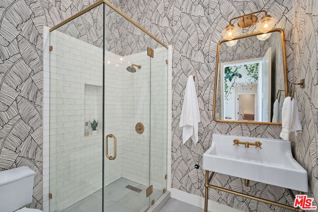 Woodland Hills, California, 91367, United States, 5 Bedrooms Bedrooms, ,3 BathroomsBathrooms,Residential,For Sale,1925987