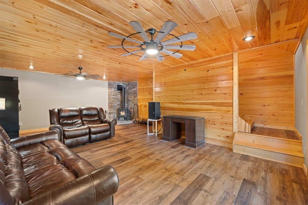 Murphy, North Carolina, 28906, United States, 4 Bedrooms Bedrooms, ,3 BathroomsBathrooms,Residential,For Sale,1905672