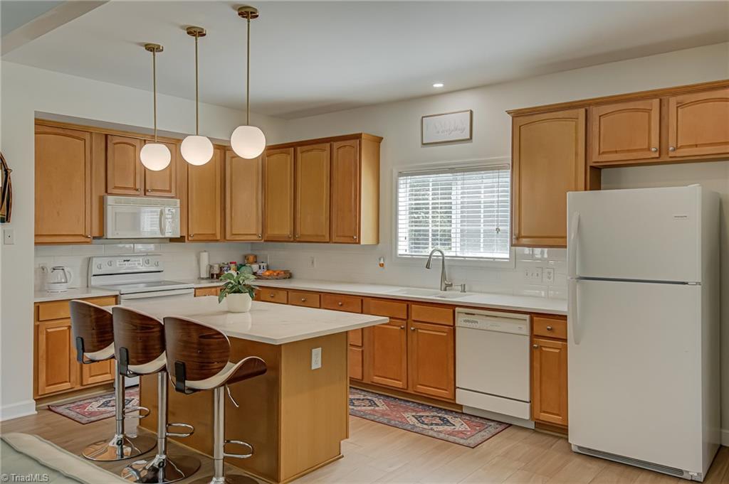 High Point, North Carolina, 27265, United States, 4 Bedrooms Bedrooms, ,3 BathroomsBathrooms,Residential,For Sale,1948916