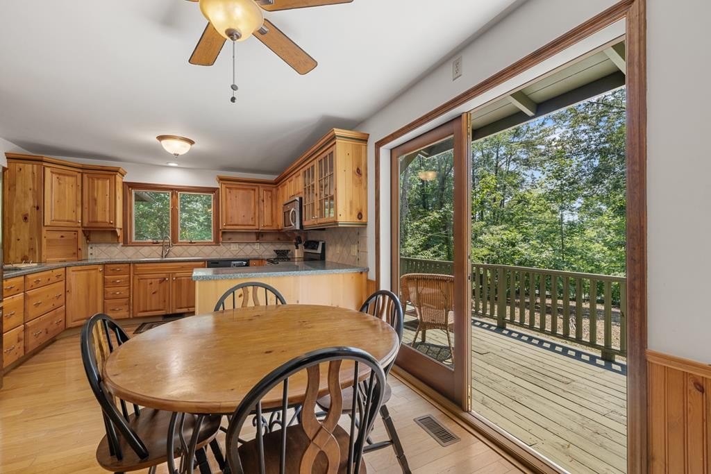 Hayesville, North Carolina, 28904, United States, 4 Bedrooms Bedrooms, ,3 BathroomsBathrooms,Residential,For Sale,1983096