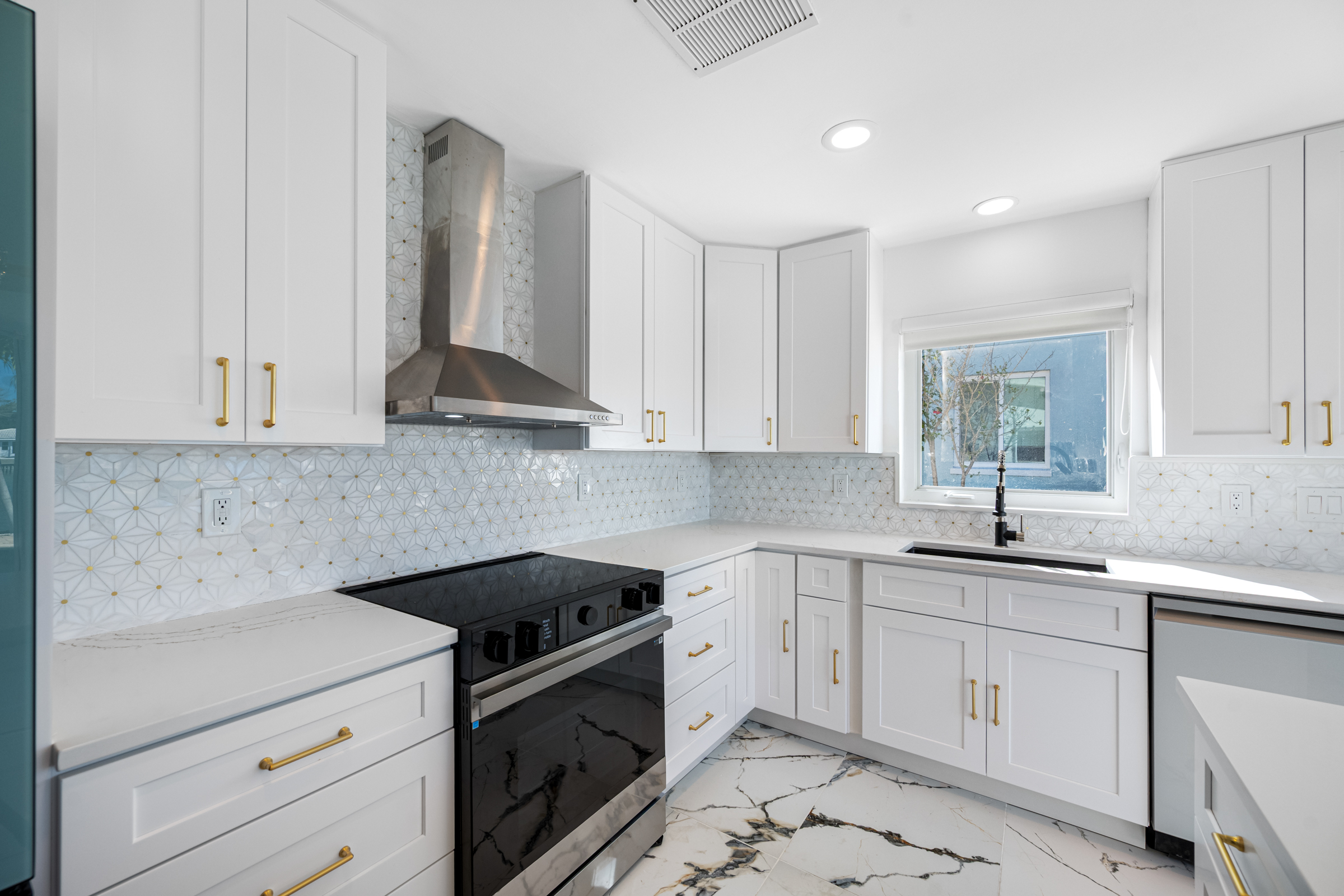 Treasure Island, Florida, 33706, United States, 3 Bedrooms Bedrooms, ,2 BathroomsBathrooms,Residential,For Sale,1990386