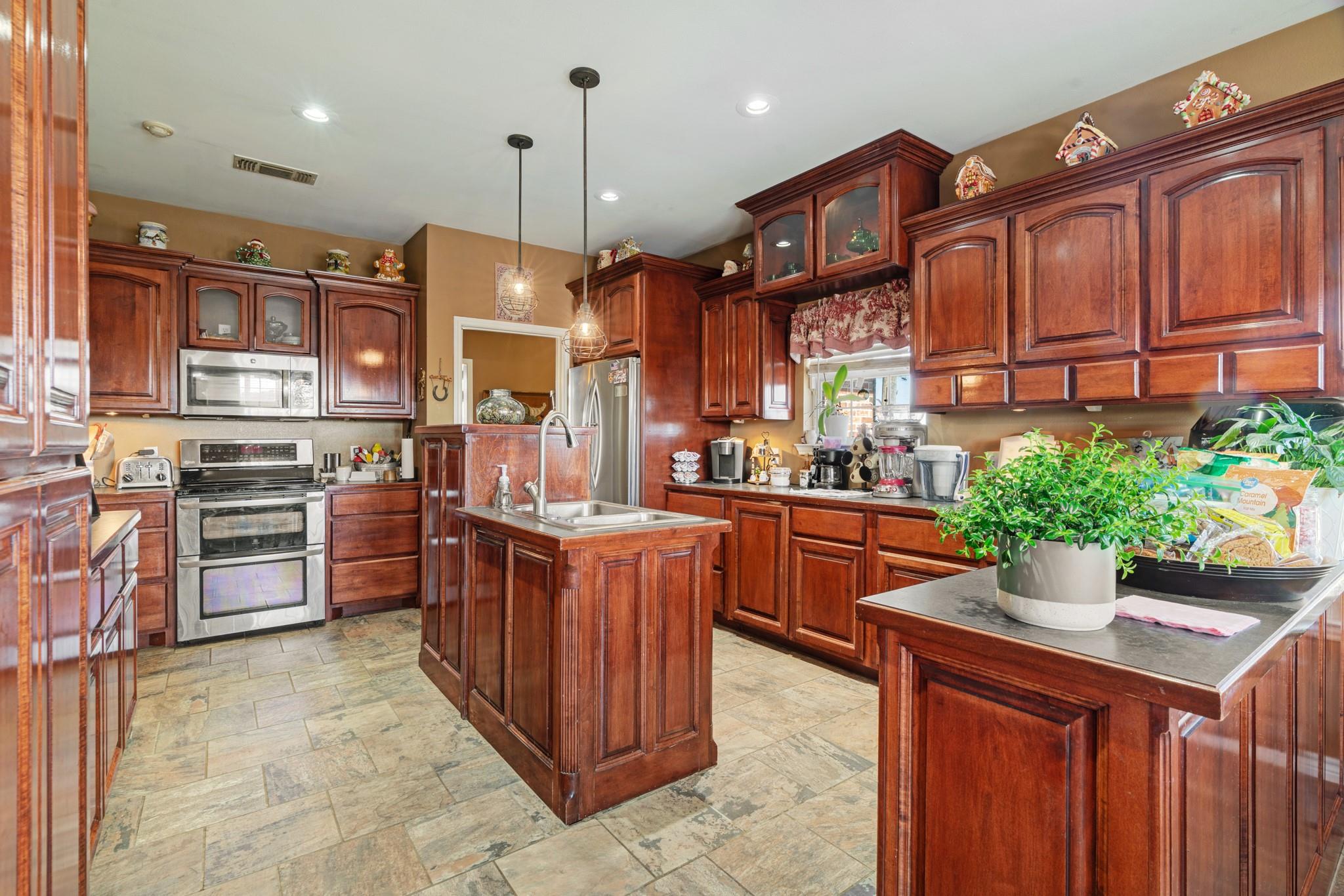 Deport, Texas, 75436, United States, 3 Bedrooms Bedrooms, ,3 BathroomsBathrooms,Residential,For Sale,1982832