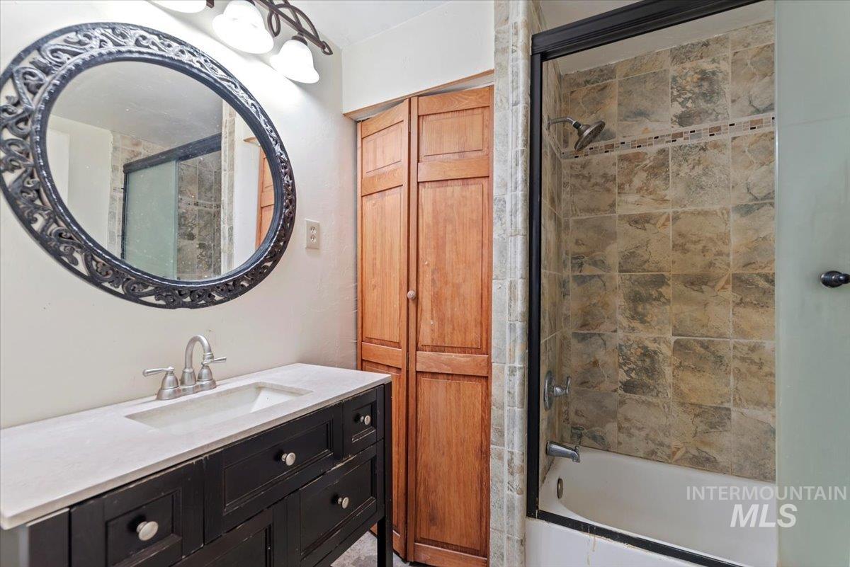 Boise, Idaho, 83714-8227, United States, 4 Bedrooms Bedrooms, ,Residential,For Sale,1989276