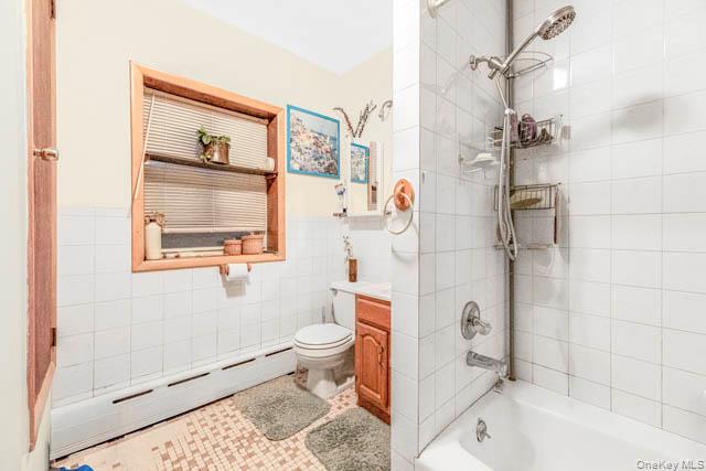 Yonkers, New York, 10703, United States, 5 Bedrooms Bedrooms, ,2 BathroomsBathrooms,Residential,For Sale,1993870