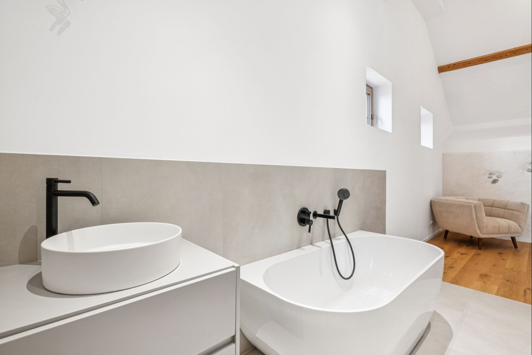  OFF-MARKET: FULLY RENOVATED VILLAGE HOUSE - LUXURY MATERIALS - 物件實景