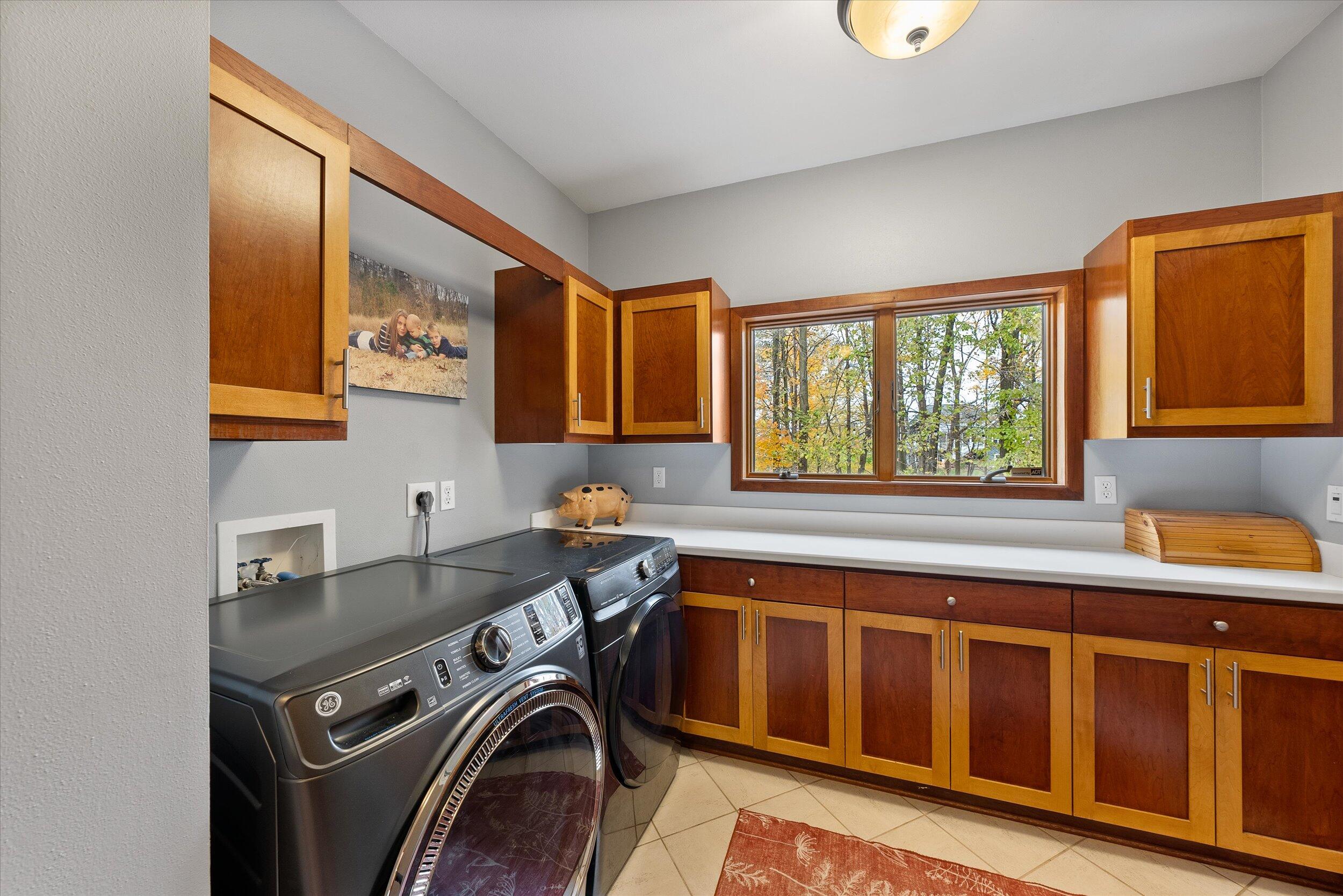 Grafton, Wisconsin, 53024, United States, 4 Bedrooms Bedrooms, ,6 BathroomsBathrooms,Residential,For Sale,1989565