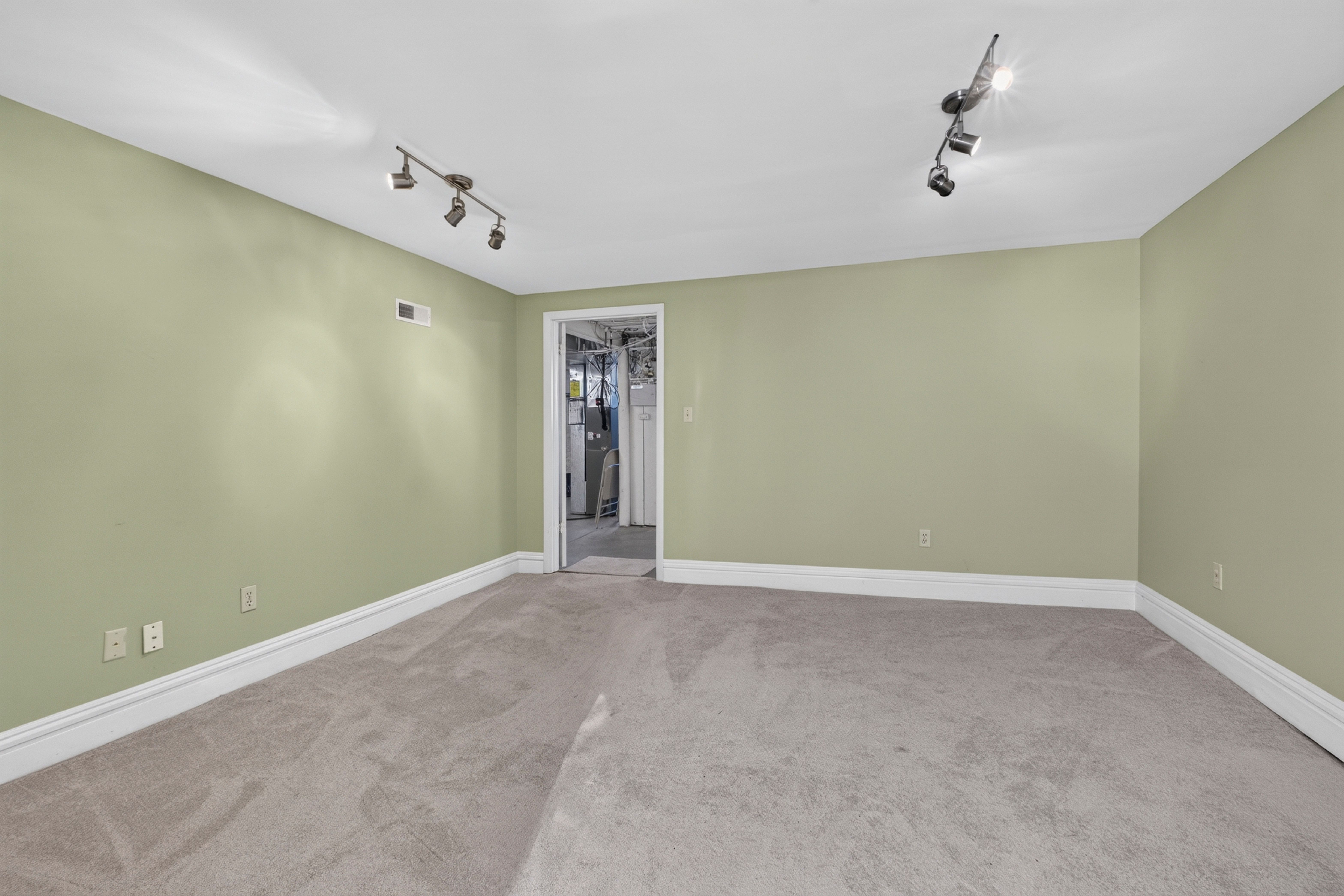  This solid brick South City St. Louis home has architectural character... - 物件實景