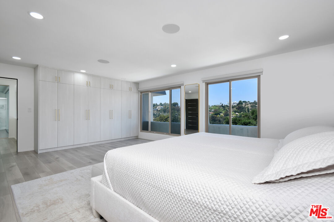 Sherman Oaks, California, 91403, United States, 4 Bedrooms Bedrooms, ,4 BathroomsBathrooms,Residential,For Sale,1794454