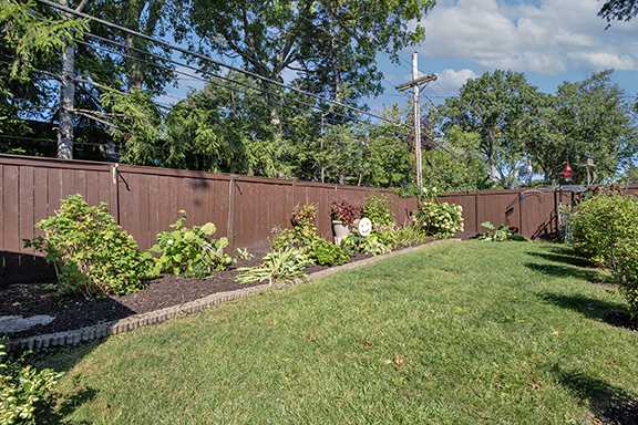 Des Plaines, Illinois, 60016, United States, 3 Bedrooms Bedrooms, ,3 BathroomsBathrooms,Residential,For Sale,2003071