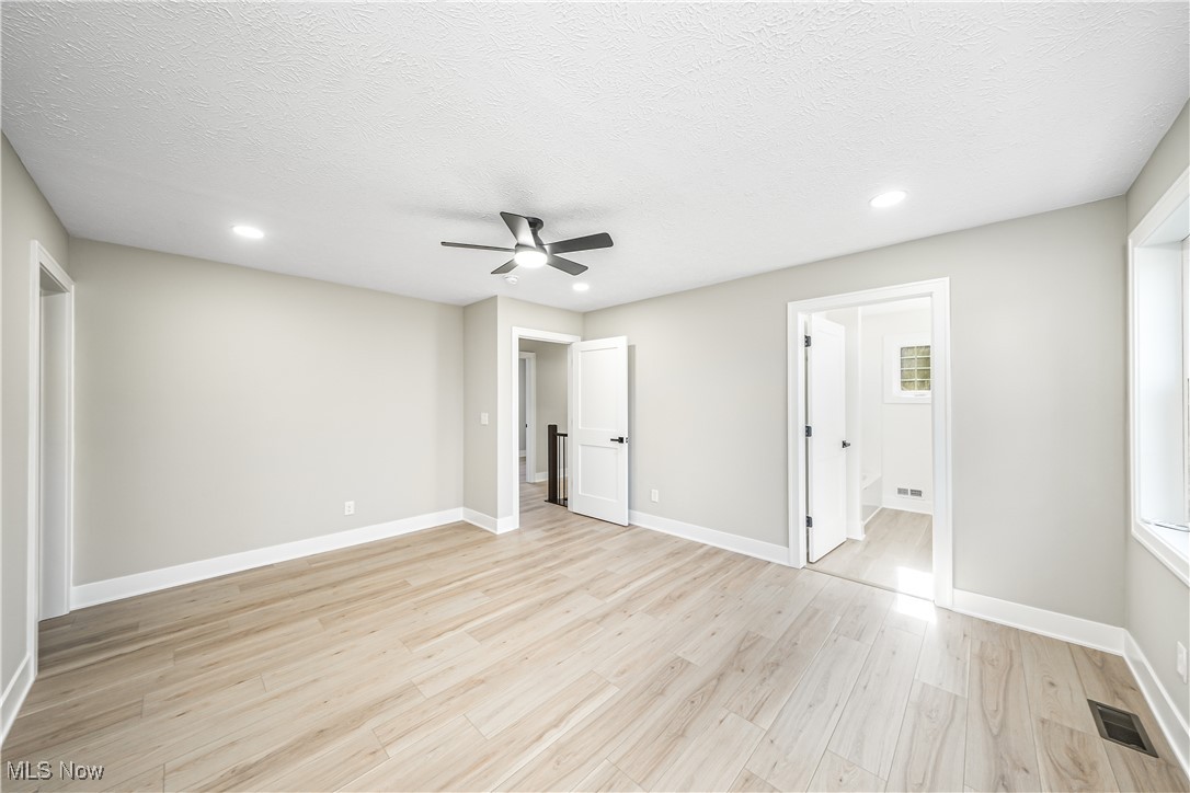 Aurora, Ohio, 44202, United States, 4 Bedrooms Bedrooms, ,4 BathroomsBathrooms,Residential,For Sale,1988117