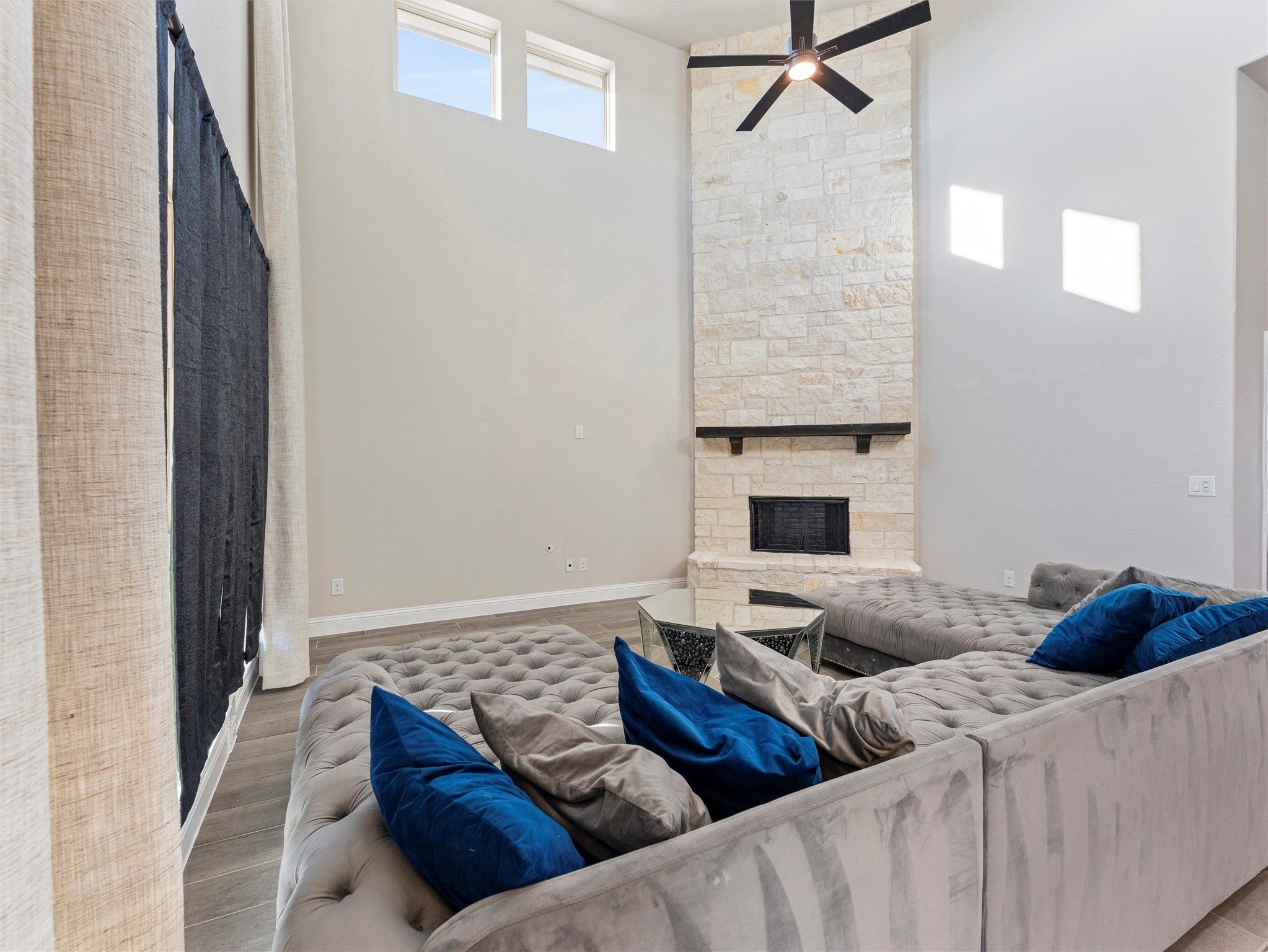 Waxahachie, Texas, 75165, United States, 5 Bedrooms Bedrooms, ,4 BathroomsBathrooms,Residential,For Sale,1989911