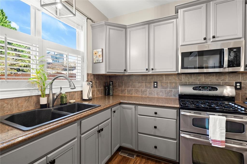 Woodstock, Georgia, 30188, United States, 6 Bedrooms Bedrooms, ,5 BathroomsBathrooms,Residential,For Sale,2009227