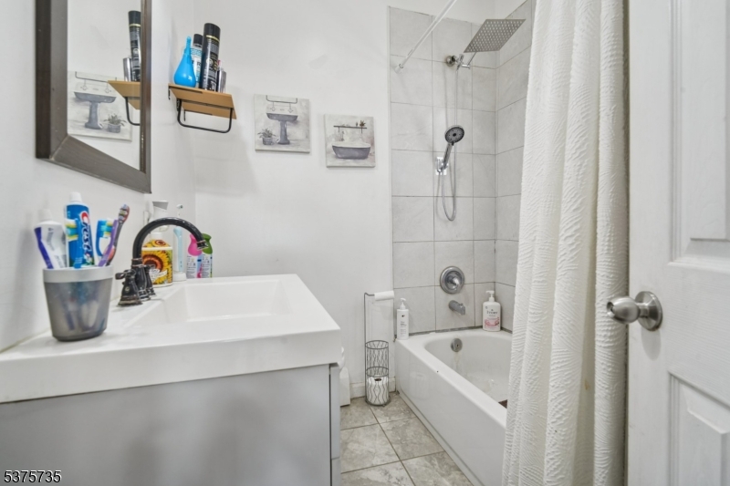Garfield City, New Jersey, 07026, United States, 4 Bedrooms Bedrooms, ,3 BathroomsBathrooms,Residential,For Sale,1913233
