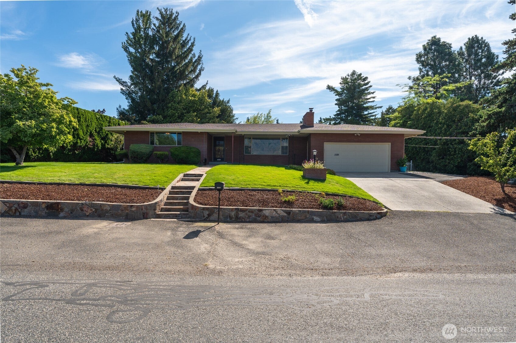 East Wenatchee, Washington, 98802, United States, 3 Bedrooms Bedrooms, ,Residential,For Sale,1908780