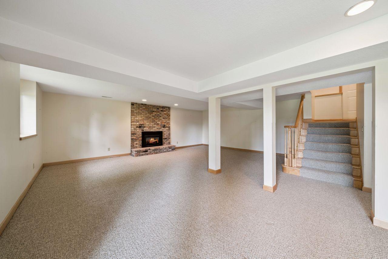 Stillwater, Minnesota, 55082, United States, 4 Bedrooms Bedrooms, ,3 BathroomsBathrooms,Residential,For Sale,1934431