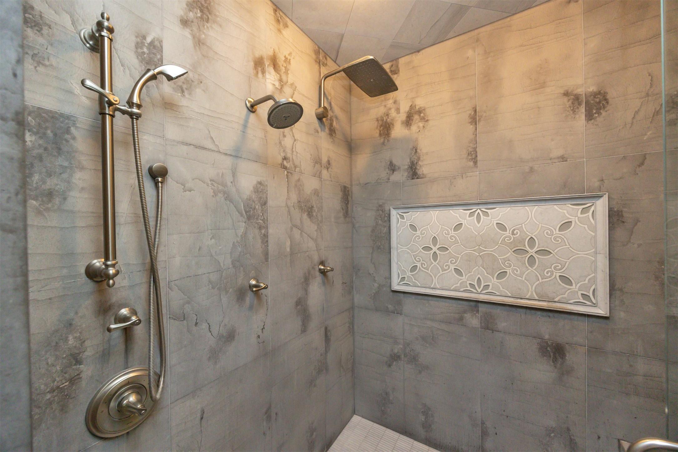 Urbandale, Iowa, 50323, United States, 4 Bedrooms Bedrooms, ,6 BathroomsBathrooms,Residential,For Sale,1980001