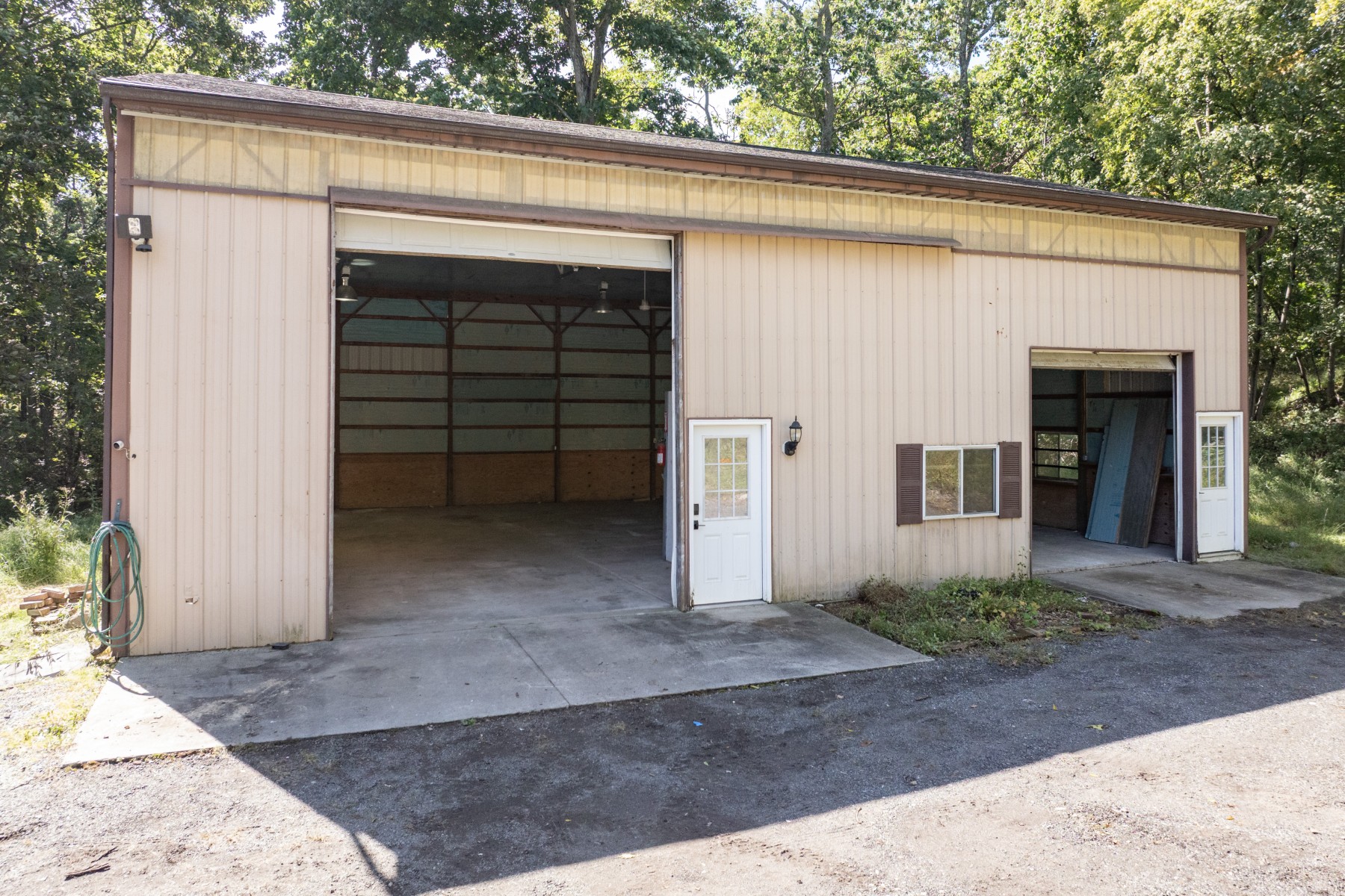  Thoughtfully Improved Ranch Home Tucked Away on 6.3 Private Acres - 物件實景