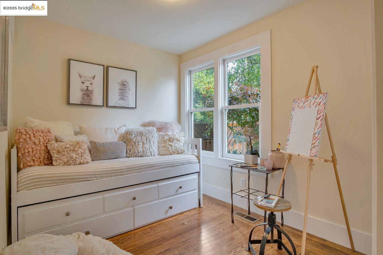 Oakland, California, 94609, United States, 2 Bedrooms Bedrooms, ,1 BathroomBathrooms,Residential,For Sale,1934711