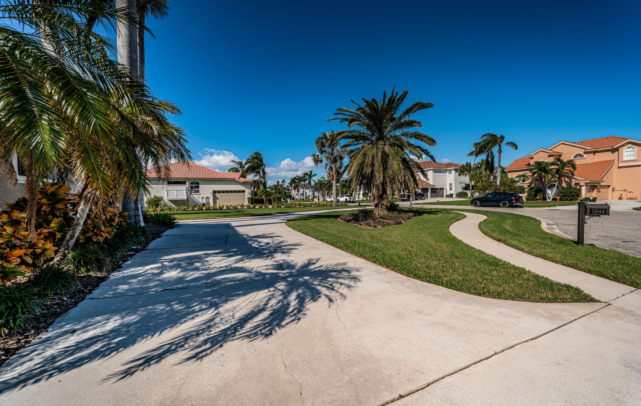 Gulfport, Florida, 33707, United States, 5 Bedrooms Bedrooms, ,4 BathroomsBathrooms,Residential,For Sale,1977633