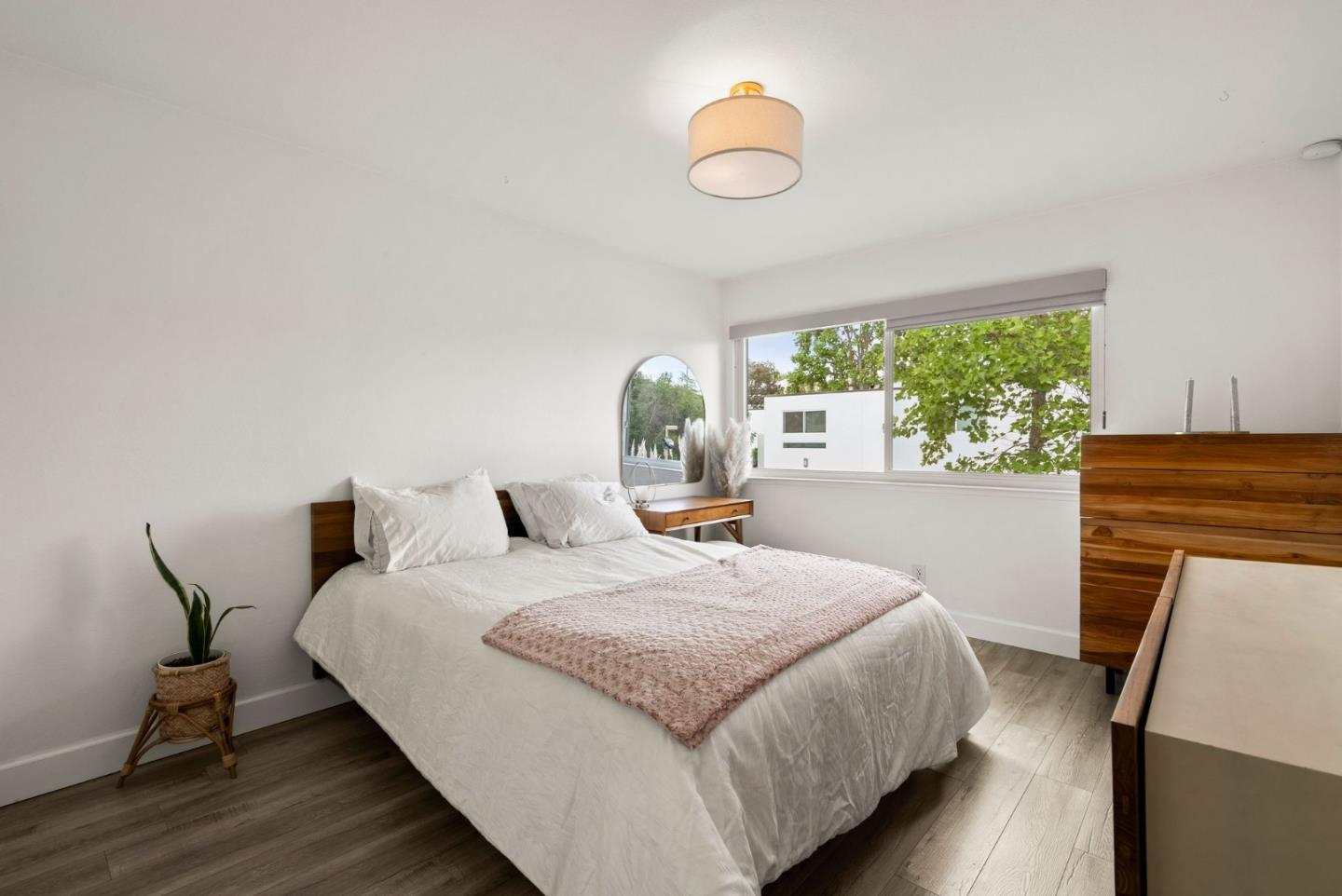 San Mateo, California, 94403, United States, 2 Bedrooms Bedrooms, ,1 BathroomBathrooms,Residential,For Sale,1947127