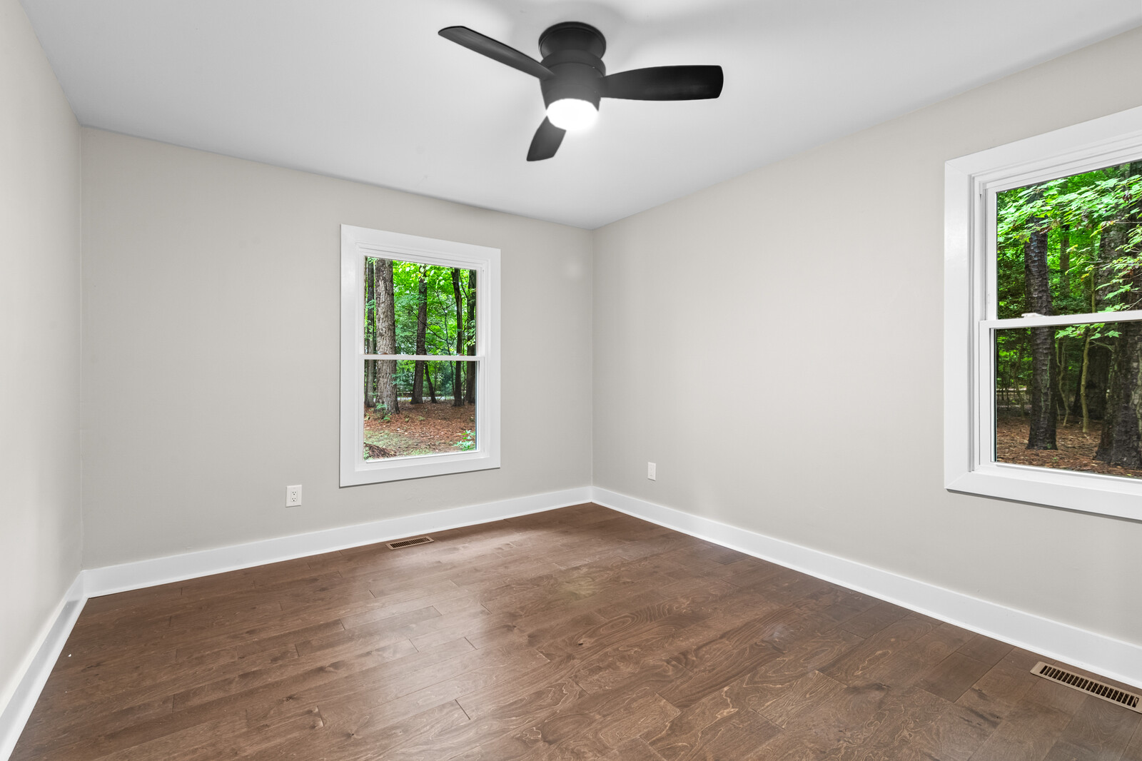 Yorktown, Virginia, 236923604, United States, 3 Bedrooms Bedrooms, ,2 BathroomsBathrooms,Residential,For Sale,1983250