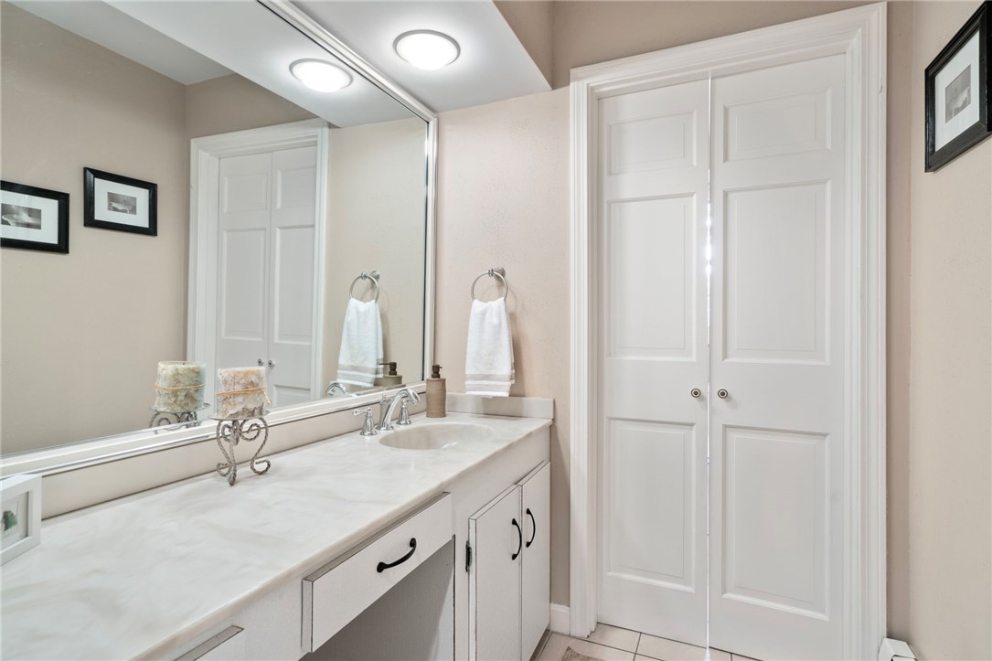 Cranston, Rhode Island, 02920, United States, 4 Bedrooms Bedrooms, ,5 BathroomsBathrooms,Residential,For Sale,1916755