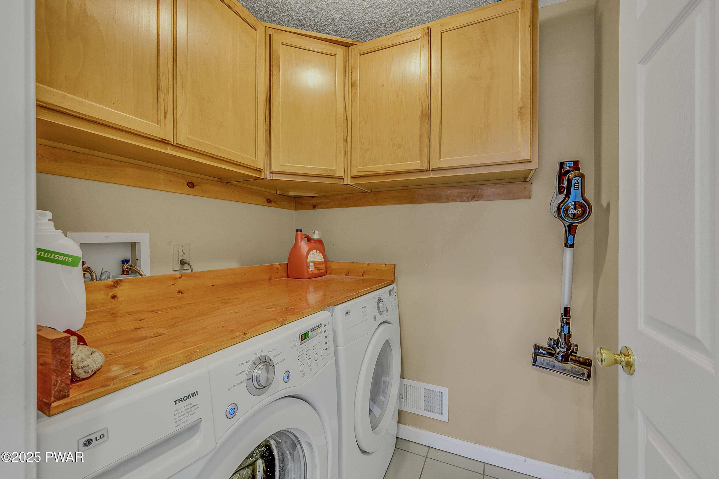 Moscow, Pennsylvania, 18444, United States, 4 Bedrooms Bedrooms, ,3 BathroomsBathrooms,Residential,For Sale,1987034