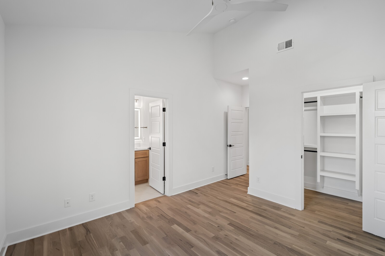 Nashville, Tennessee, 37206, United States, 4 Bedrooms Bedrooms, ,7 BathroomsBathrooms,Residential,For Sale,1989518