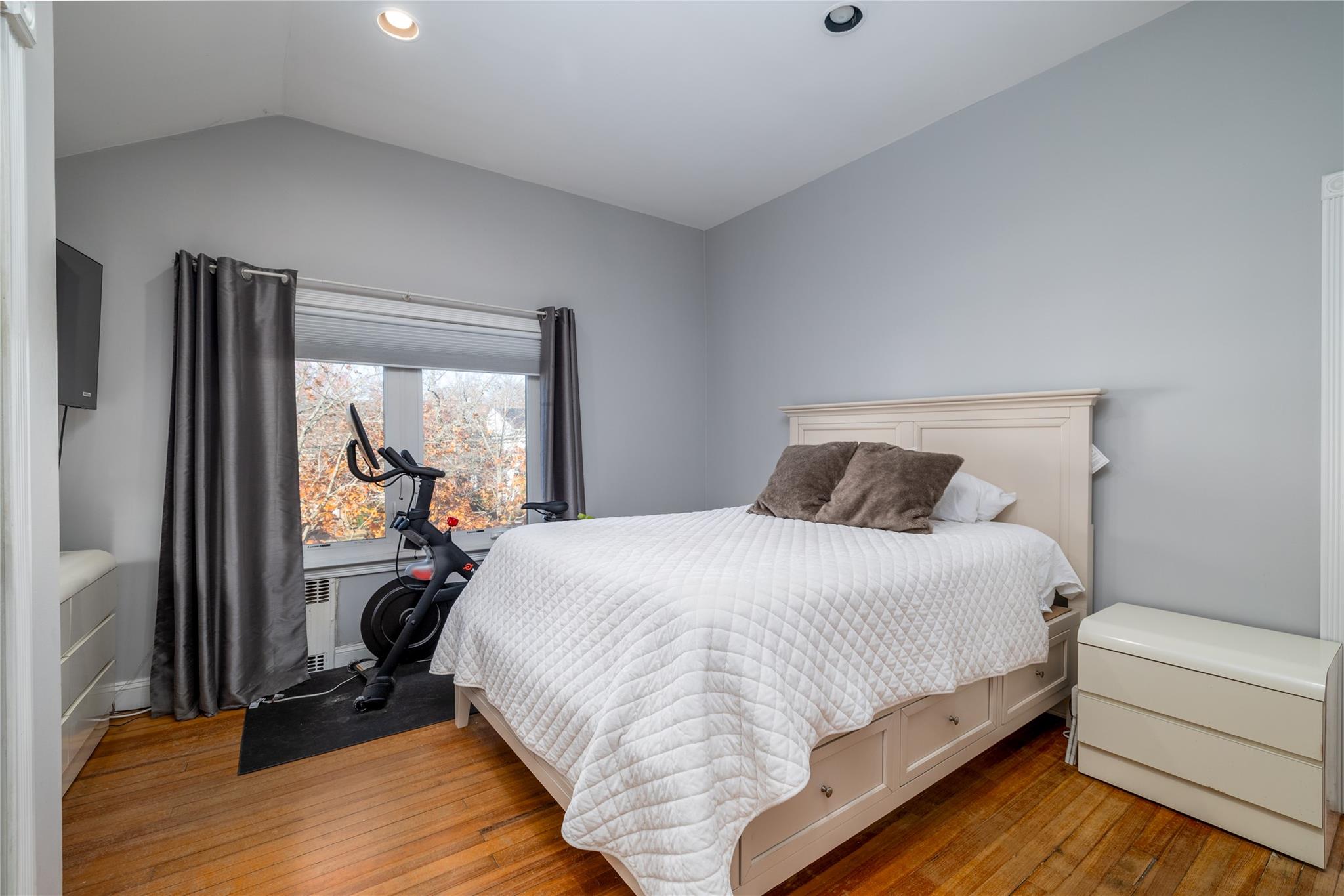 Malverne, New York, 11565, United States, 3 Bedrooms Bedrooms, ,2 BathroomsBathrooms,Residential,For Sale,1874917