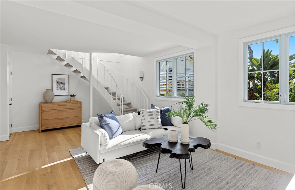 Laguna Beach, California, 92651, United States, 3 Bedrooms Bedrooms, ,2 BathroomsBathrooms,Residential,For Sale,1985330