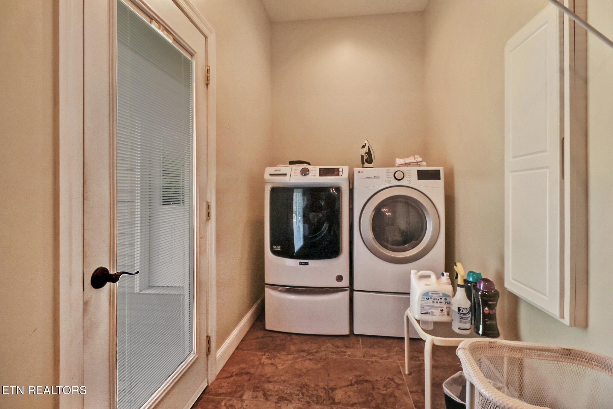 Crossville, Tennessee, 38555, United States, 3 Bedrooms Bedrooms, ,4 BathroomsBathrooms,Residential,For Sale,1977944