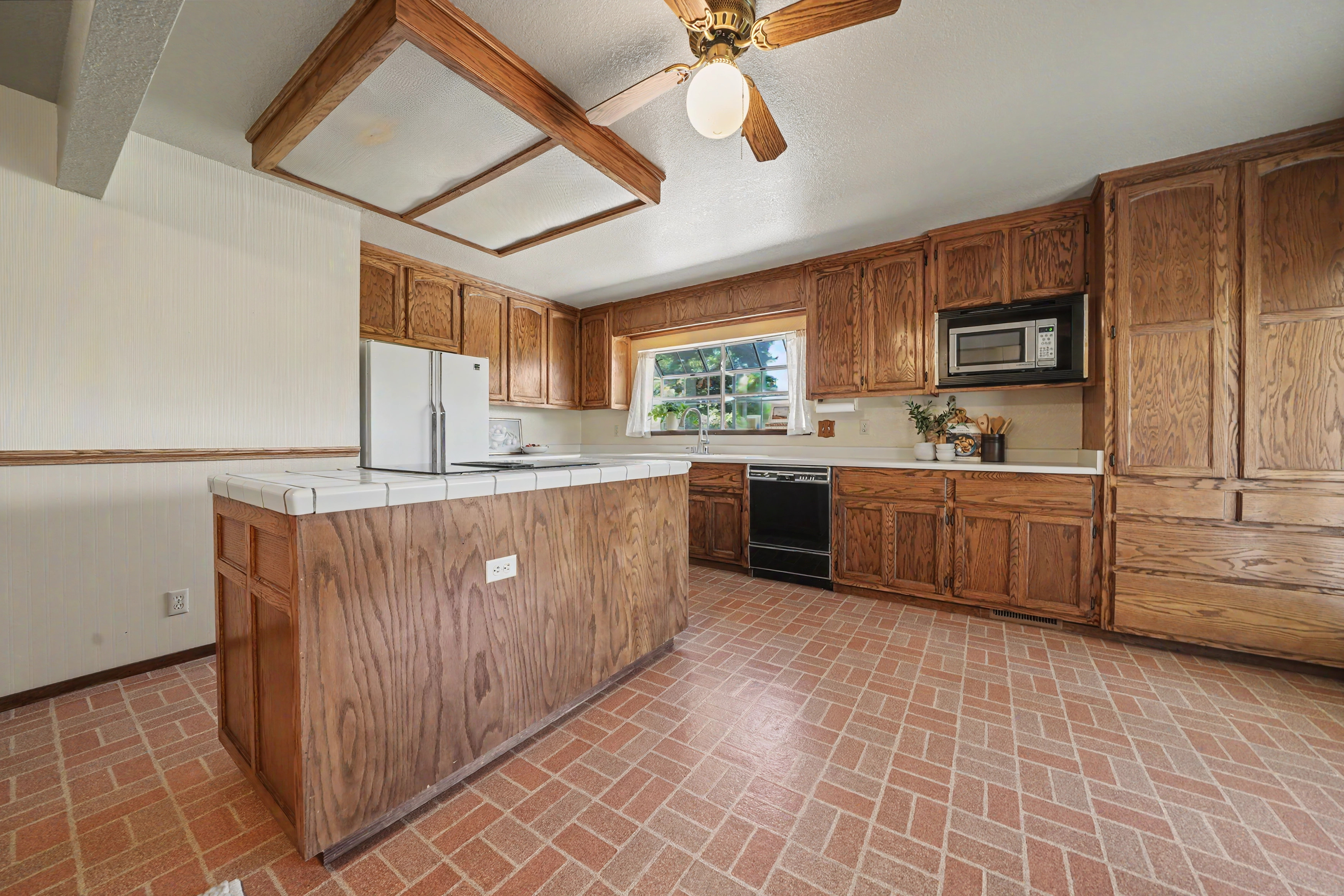  Spacious Sutter Creek Home with Hillside Views and Endless Potential - 物件實景