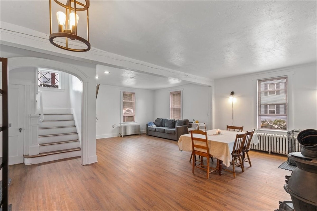 Amesbury, Massachusetts, 01913, United States, 4 Bedrooms Bedrooms, ,2 BathroomsBathrooms,Residential,For Sale,1974593