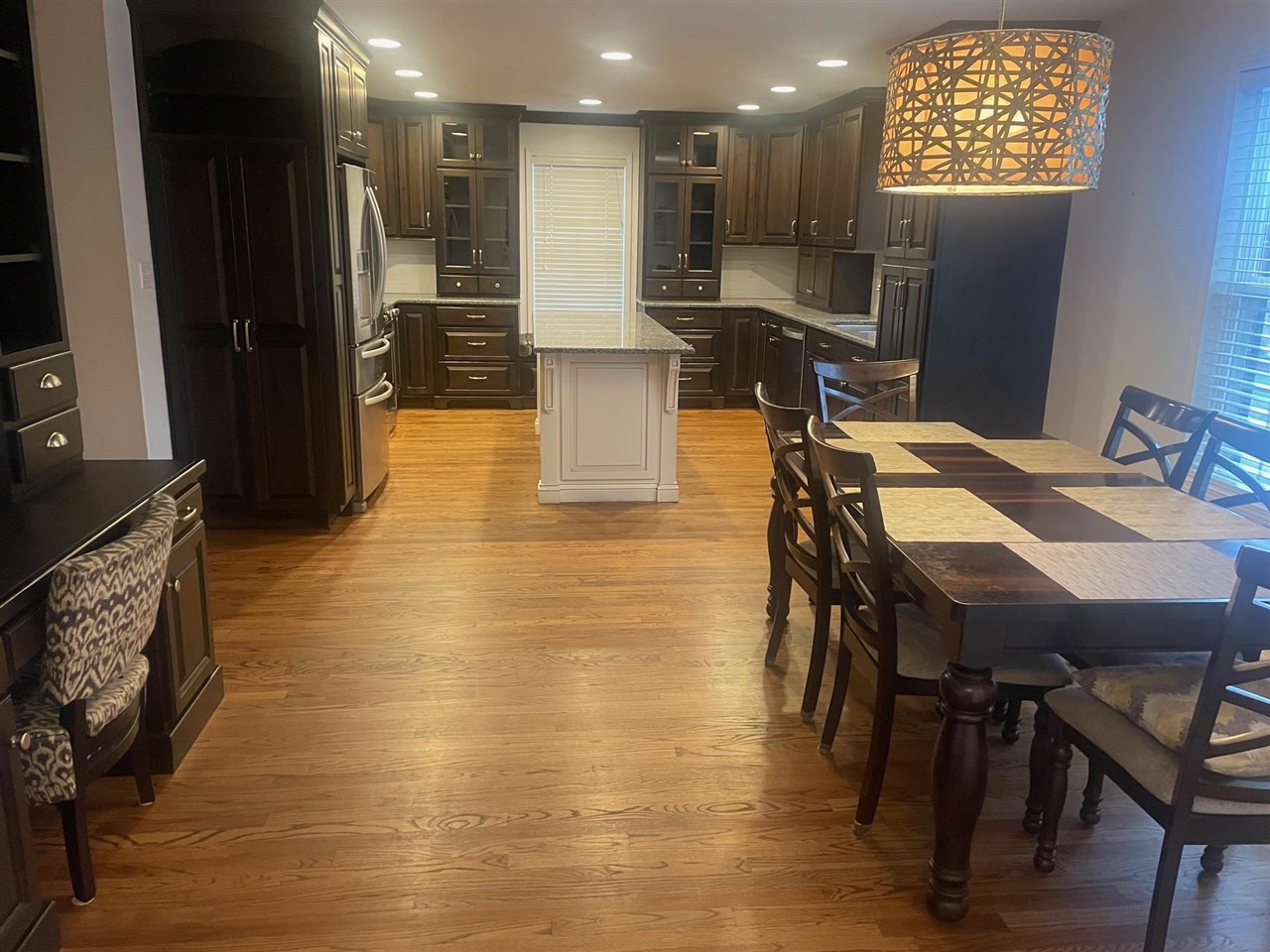 Bowling Green, Kentucky, 42104, United States, 4 Bedrooms Bedrooms, ,5 BathroomsBathrooms,Residential,For Sale,1971353