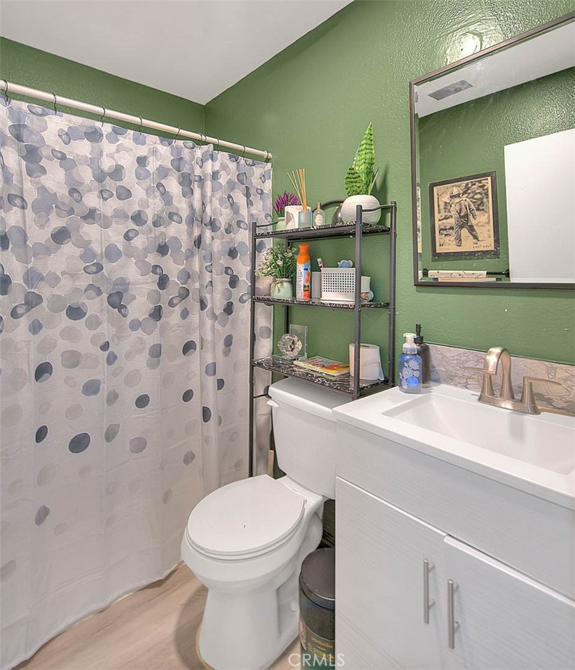 Jurupa Valley, California, 92509, United States, 4 Bedrooms Bedrooms, ,2 BathroomsBathrooms,Residential,For Sale,1998083