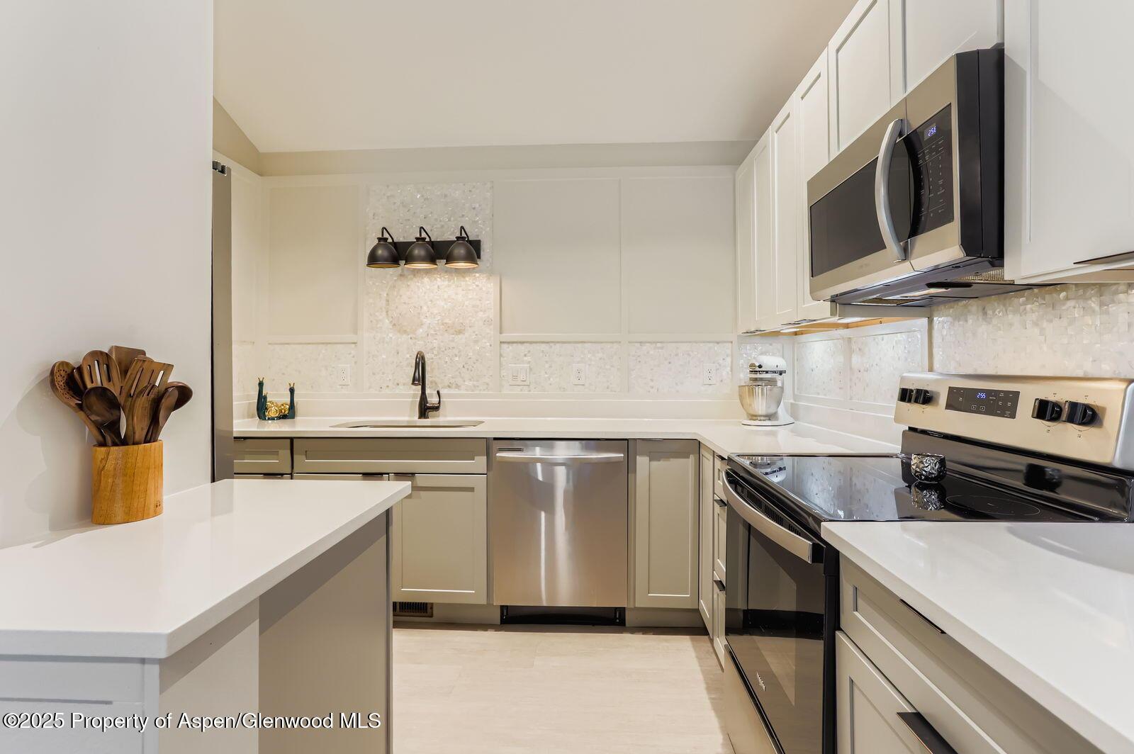 Louisville, Colorado, 80027, United States, 3 Bedrooms Bedrooms, ,3 BathroomsBathrooms,Residential,For Sale,1895805