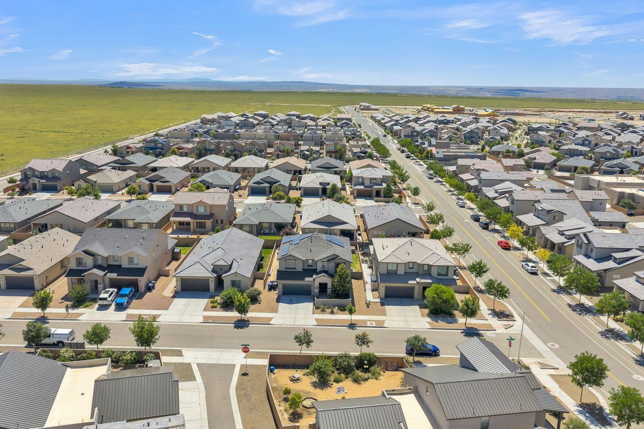 Albuquerque, New Mexico, 87106, United States, 5 Bedrooms Bedrooms, ,4 BathroomsBathrooms,Residential,For Sale,1907467