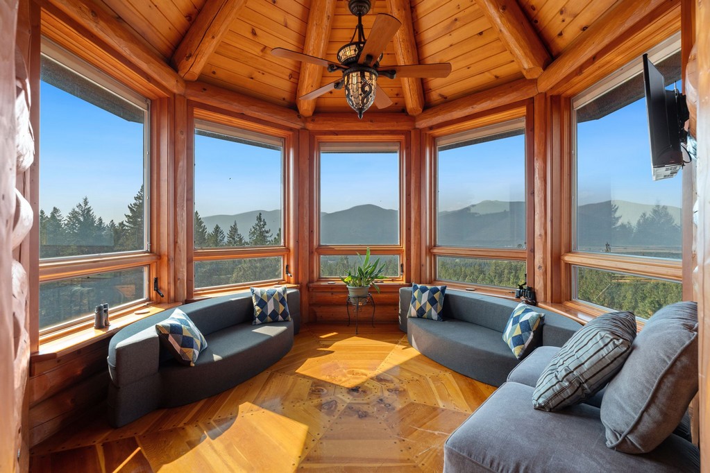 Bonners Ferry, Idaho, 83805, United States, 3 Bedrooms Bedrooms, ,4 BathroomsBathrooms,Residential,For Sale,1984473