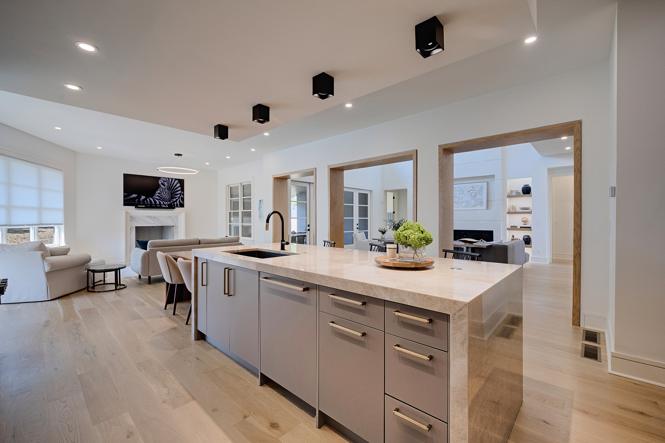  Striking Contemporary Design and Thoughtful Craftsmanship - 物件實景