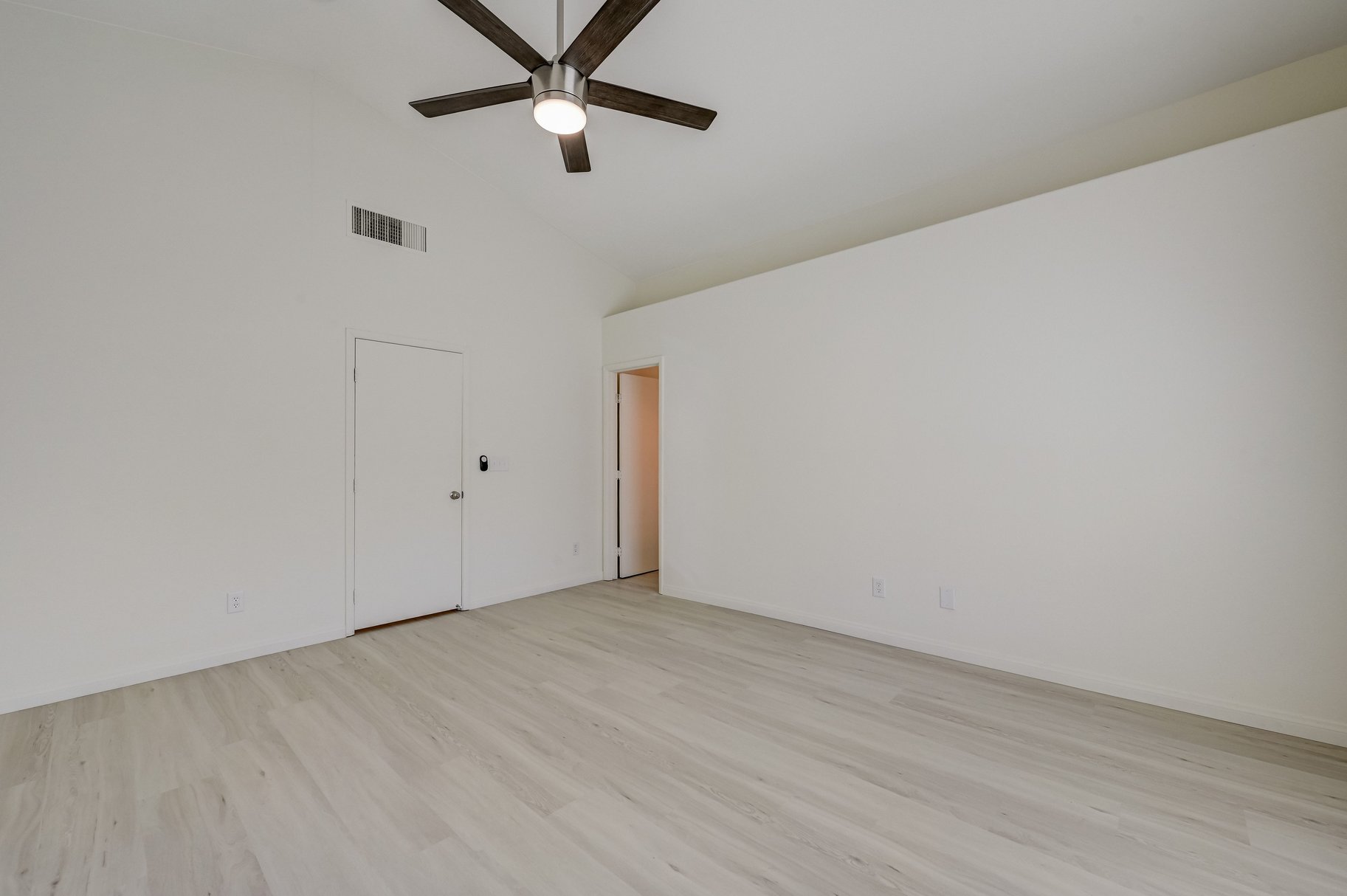  Newly Updated 3 Bed 2 Bath - 物件實景