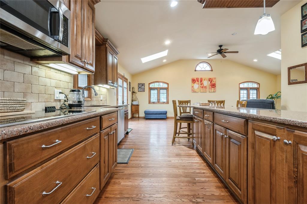 Hicksville, New York, 11801, United States, 4 Bedrooms Bedrooms, ,3 BathroomsBathrooms,Residential,For Sale,1835516