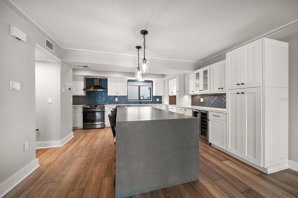 Clearwater Beach, Florida, 33767, United States, 3 Bedrooms Bedrooms, ,3 BathroomsBathrooms,Residential,For Sale,1918652
