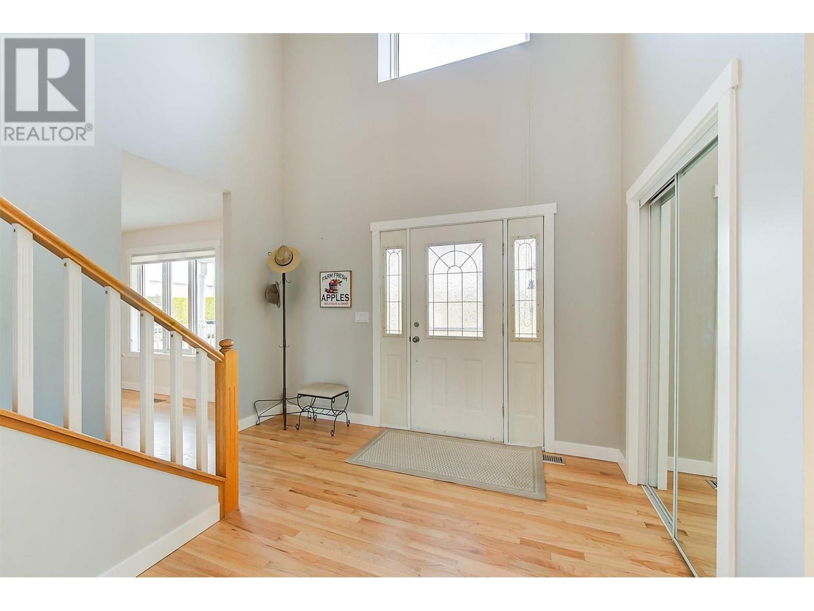 KELOWNA, British Columbia, V1V 2G6, CA, 5 Bedrooms Bedrooms, ,4 BathroomsBathrooms,Residential,For Sale,1838438