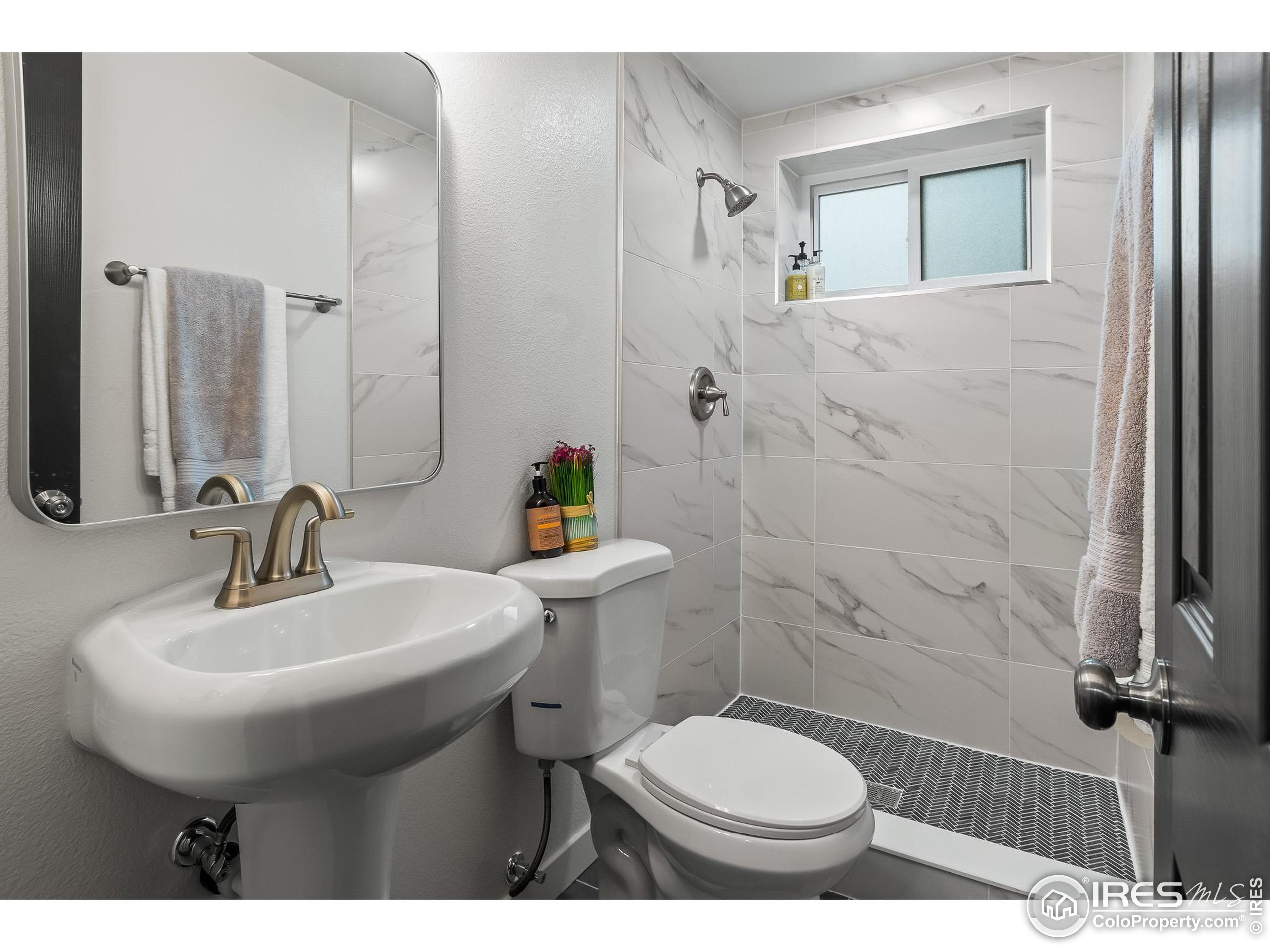 4 Pratt Pl, Longmont, Colorado, 80501, United States, 4 Bedrooms Bedrooms, ,1 BathroomBathrooms,Residential,For Sale,4 Pratt Pl,1638462