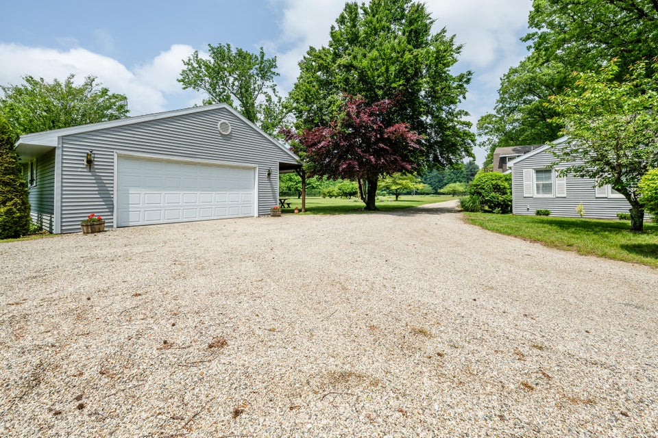 Coloma, Michigan, 49038, United States, 5 Bedrooms Bedrooms, ,4 BathroomsBathrooms,Residential,For Sale,1850191