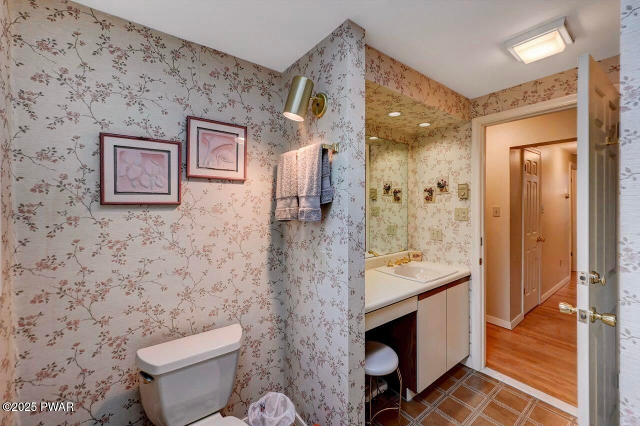 Lords Valley, Pennsylvania, 18428, United States, 5 Bedrooms Bedrooms, ,3 BathroomsBathrooms,Residential,For Sale,1977416