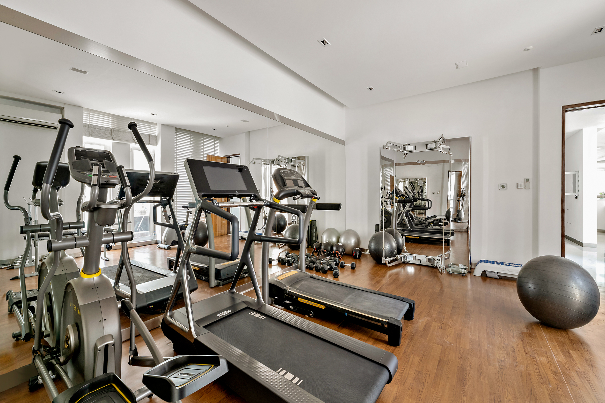  Exceptional Design Opportunity in Emirates Hills - 物件實景