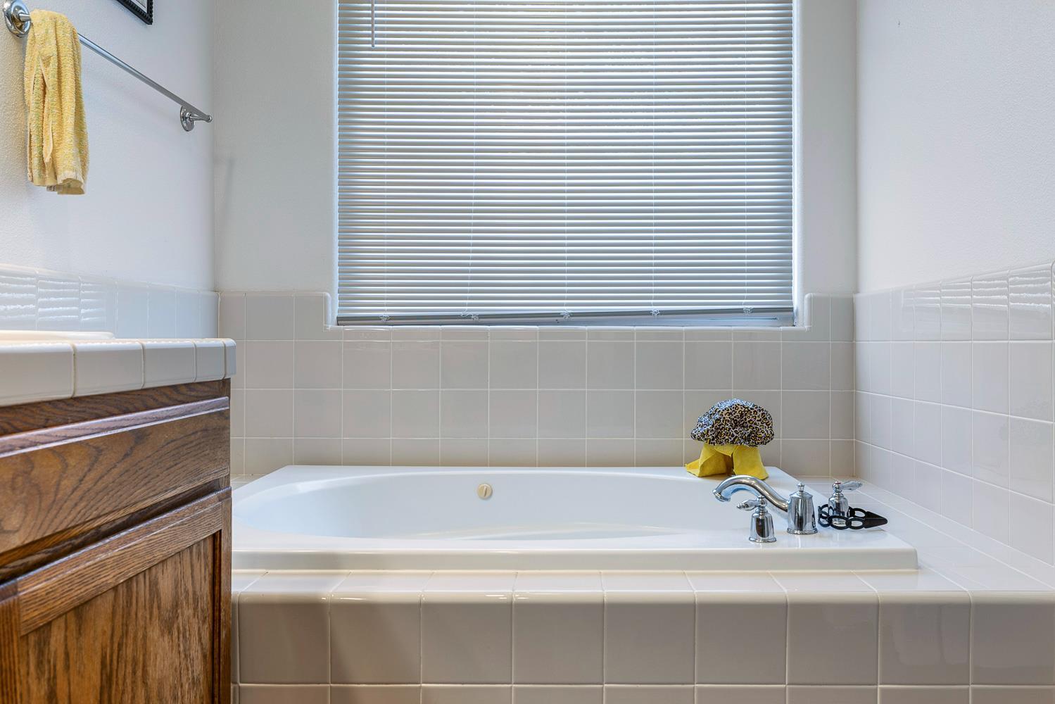 Fresno, California, 93727, United States, 4 Bedrooms Bedrooms, ,2 BathroomsBathrooms,Residential,For Sale,2008580