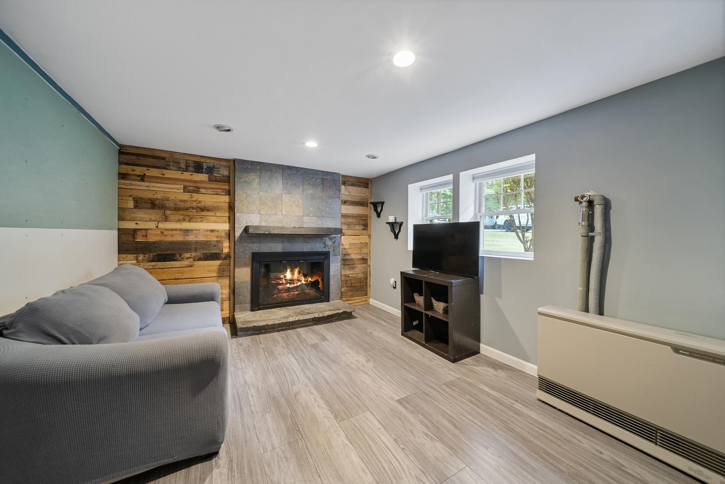 Derry, New Hampshire, 03038, United States, 3 Bedrooms Bedrooms, ,1 BathroomBathrooms,Residential,For Sale,1938906